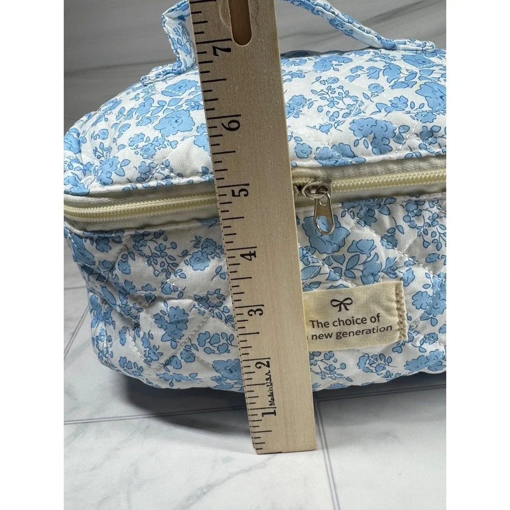 Yiwu Blue Floral Quilted Makeup Bag Travel Toiletry Case Vanity Organizer NWT